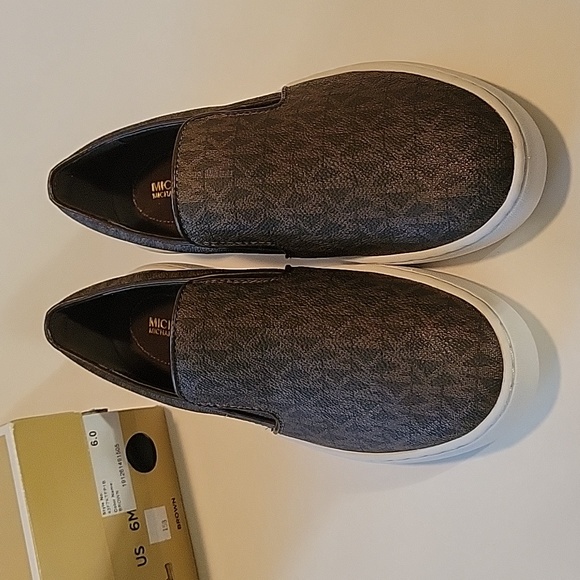 Brand New Authentic MICHAEL MICHAEL KORS Keaton Logo Slip-On Sneaker Size 6 - Picture 4 of 11